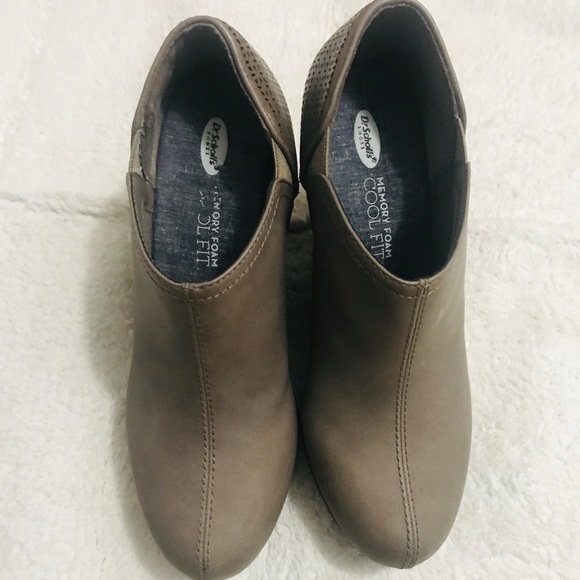 Gray/tan Dr. Scholl’s memory form ankle booties - Picture 2 of 8